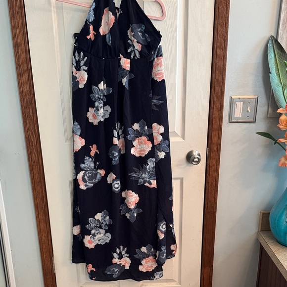 Simplee Apparel Dresses & Skirts - Elegant Halter Floral Dress NWT